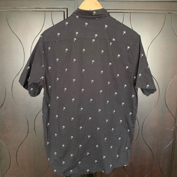 H&M Hawaiian Palm Tree Shirt - Picture 2 of 6